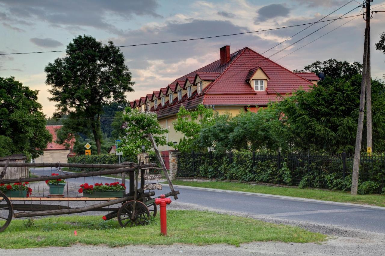 Zespol Palacowo-Parkowy Badzow Полковице Екстериор снимка