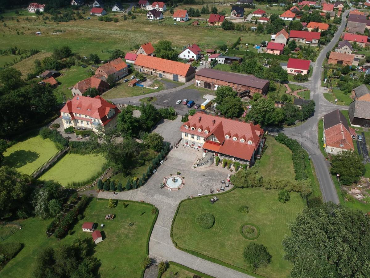 Zespol Palacowo-Parkowy Badzow Полковице Екстериор снимка